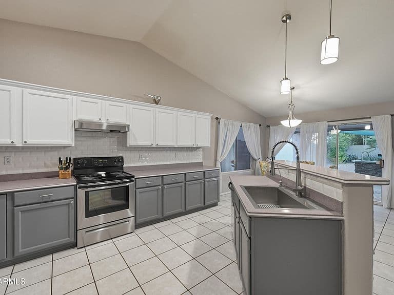 780 S PINEVIEW Drive photo 5