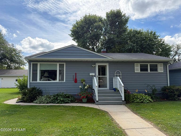 1119 Sunset Dr photo 1