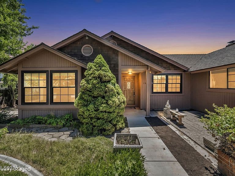1097 Stagecoach Ln photo 1