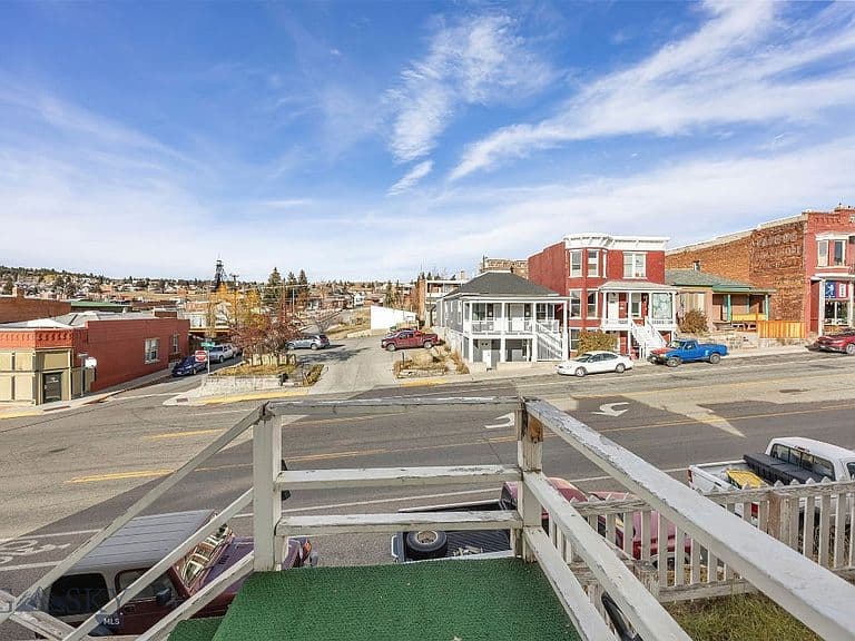 522 W Park St photo 5