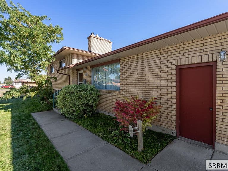 225 Ramona Ave photo 5