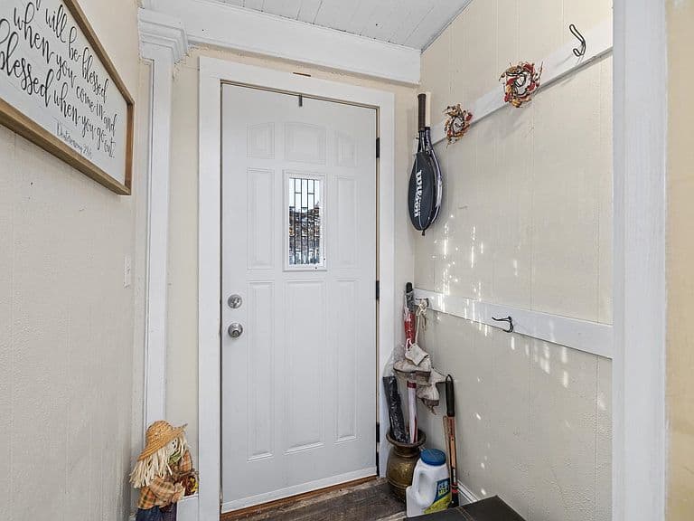 410 Libbie St photo 4