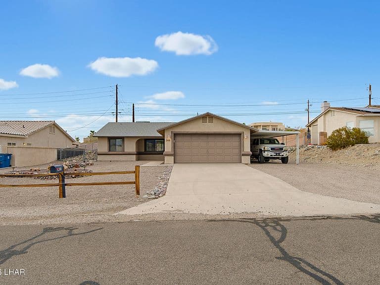 2405 Hillview Dr photo 1
