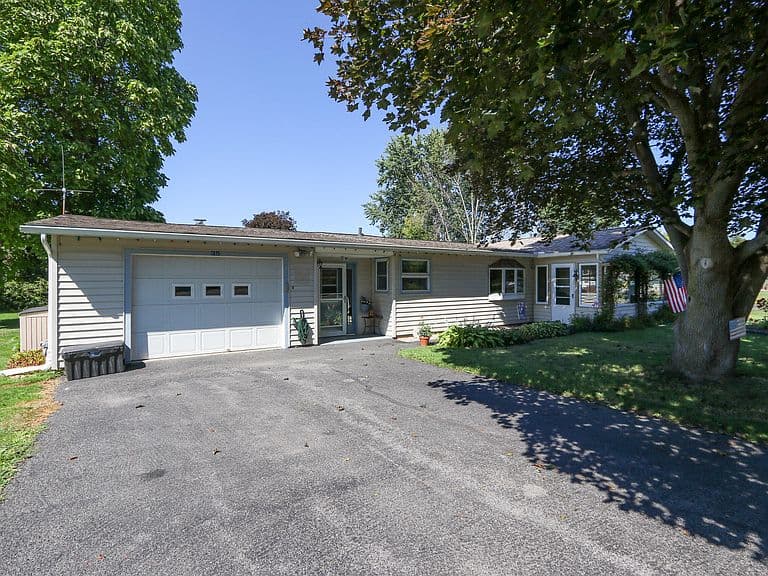 35 Seneca Dr photo 4