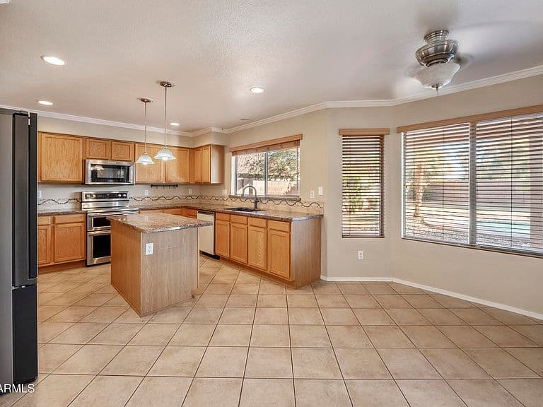 15861 W CENTRAL Street photo 2