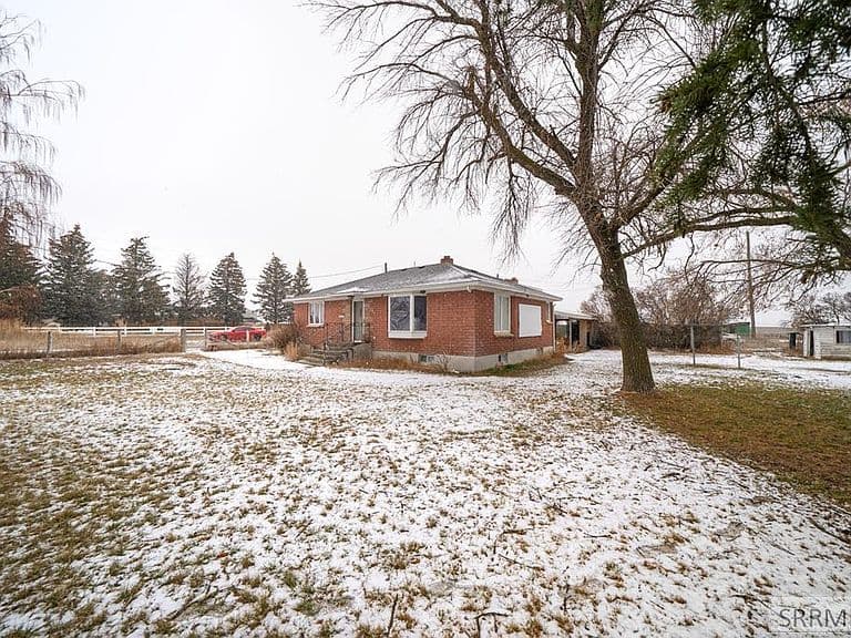 11260 N 15 E photo 1