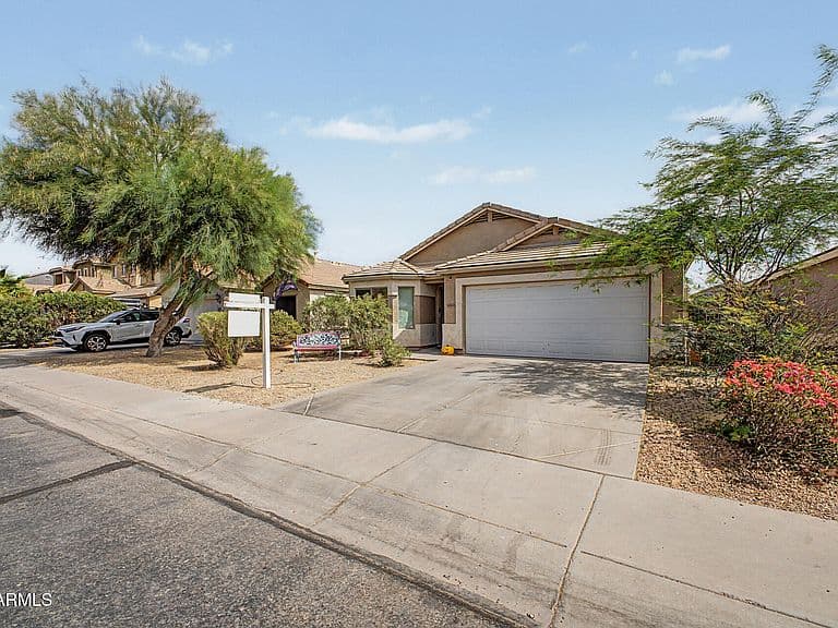 45763 W DIRK Street photo 3