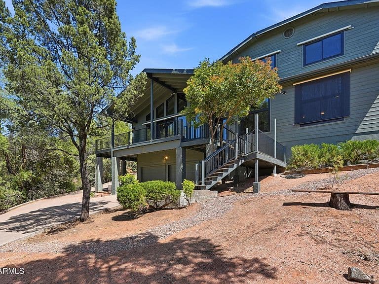 720 E SKYWAY Court photo 4