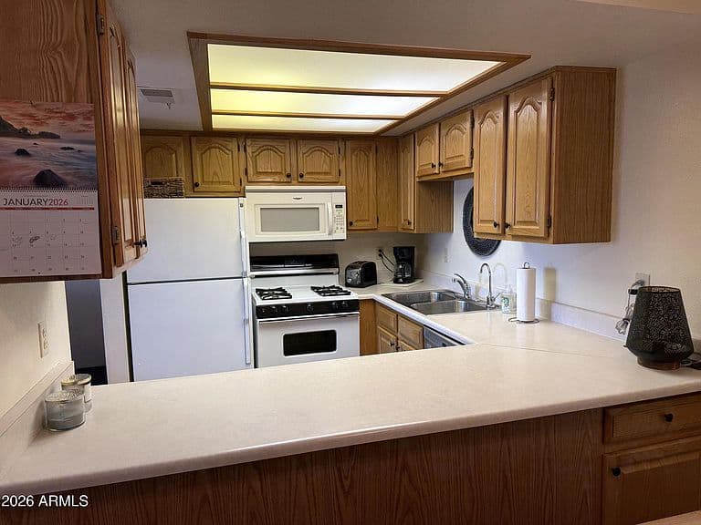 318 E LANCASTER Court photo 2