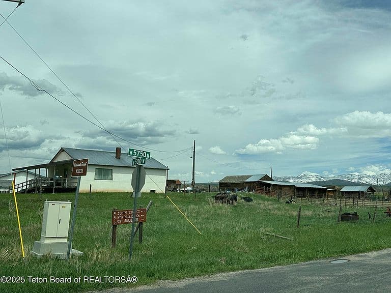5775 N 500 W photo 1