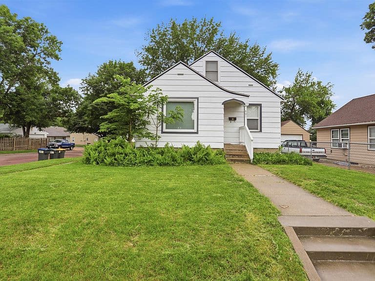401 W 29th St photo 1