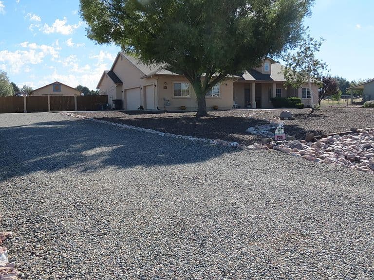 735 Sycamore Ln photo 2