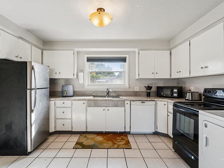 424 Meyer Ave photo 5