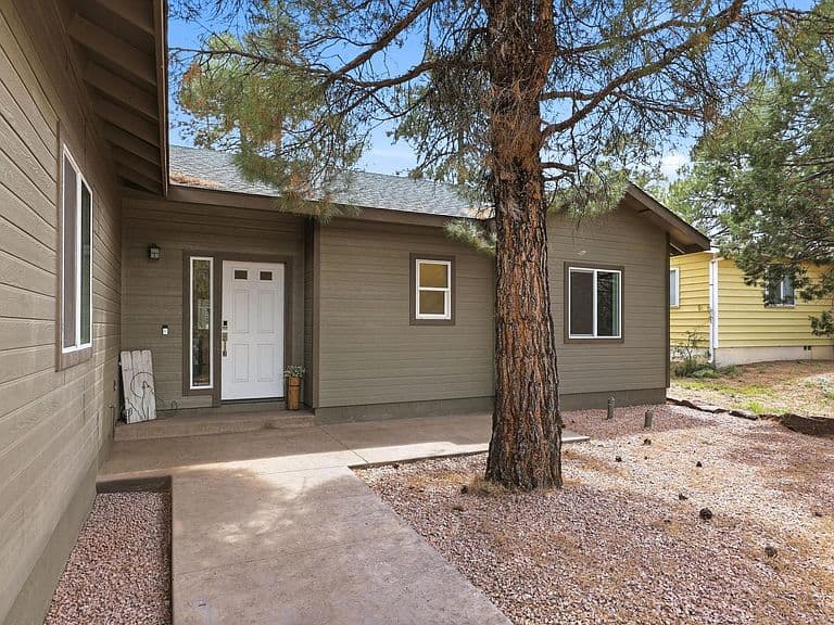 201 W Chateau Cir photo 4