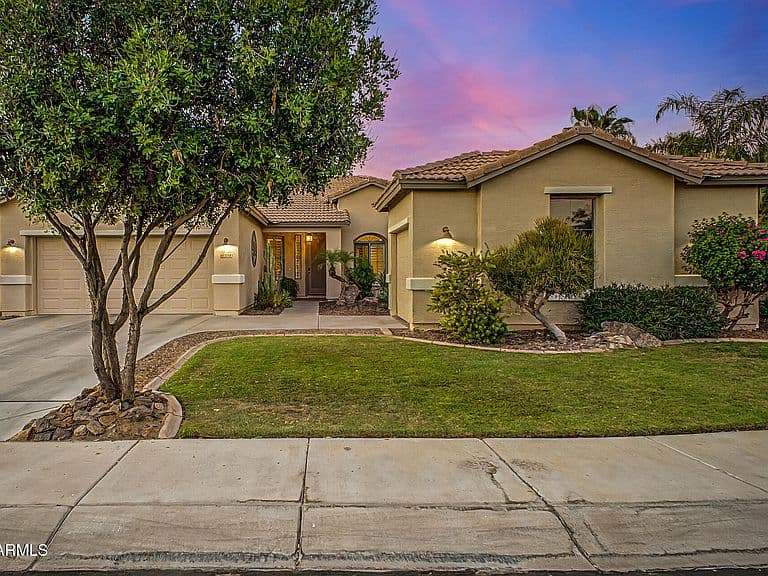1748 E IRIS Drive photo 2