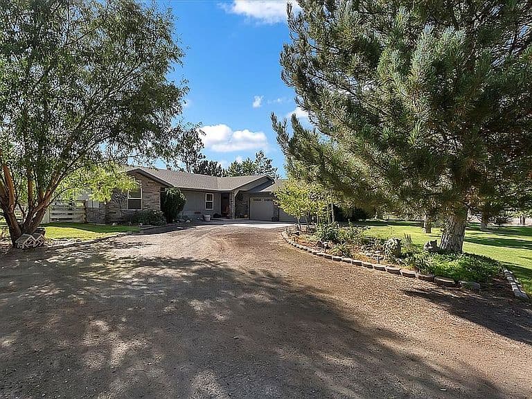 453 Mahard Dr photo 4