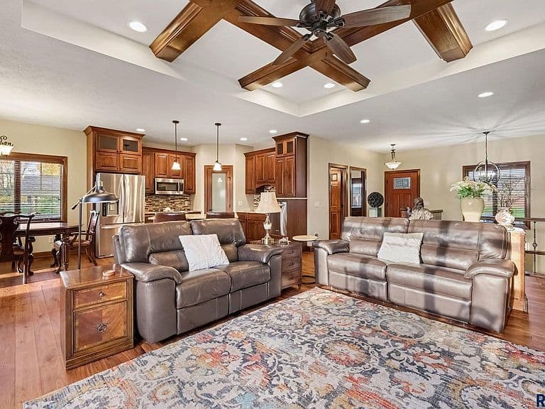700 N Blue Bell Ln photo 2