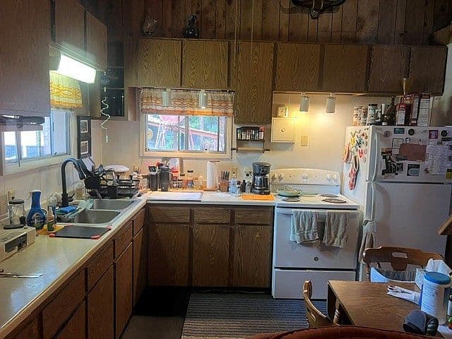 1060 Willow Dr photo 5