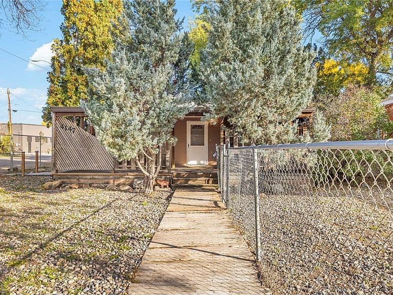 4147 Buchanan Ave photo 1