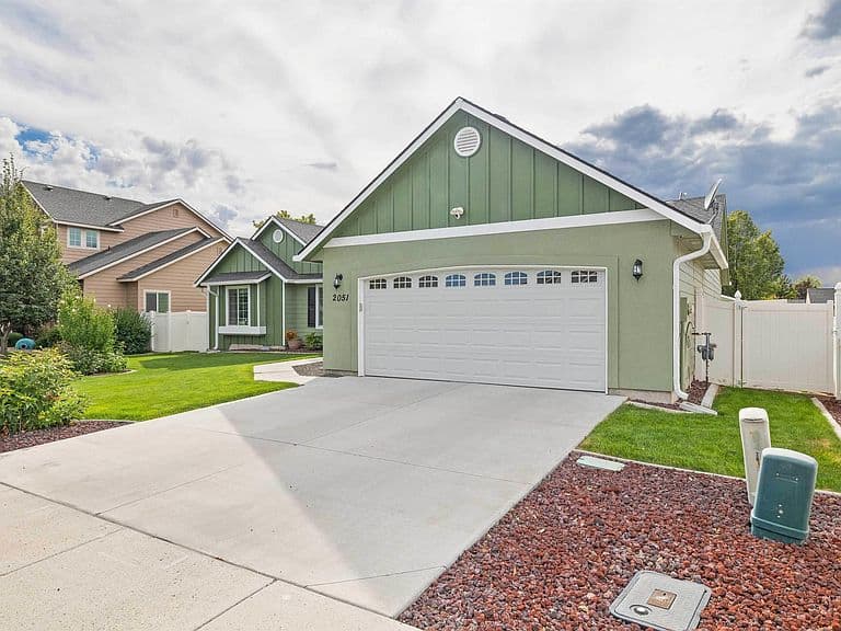 2051 Blue Sky Ln photo 2