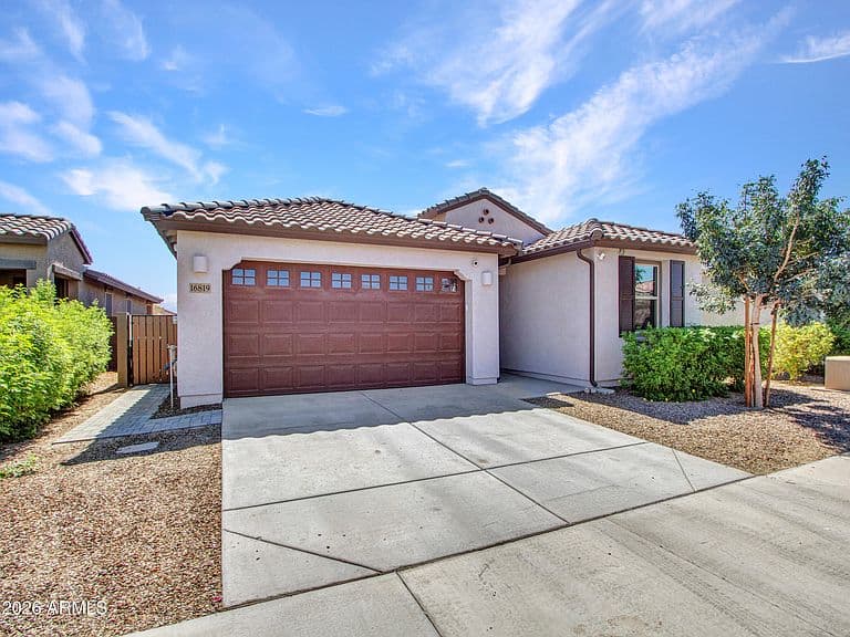 16819 W ECHO Lane photo 3