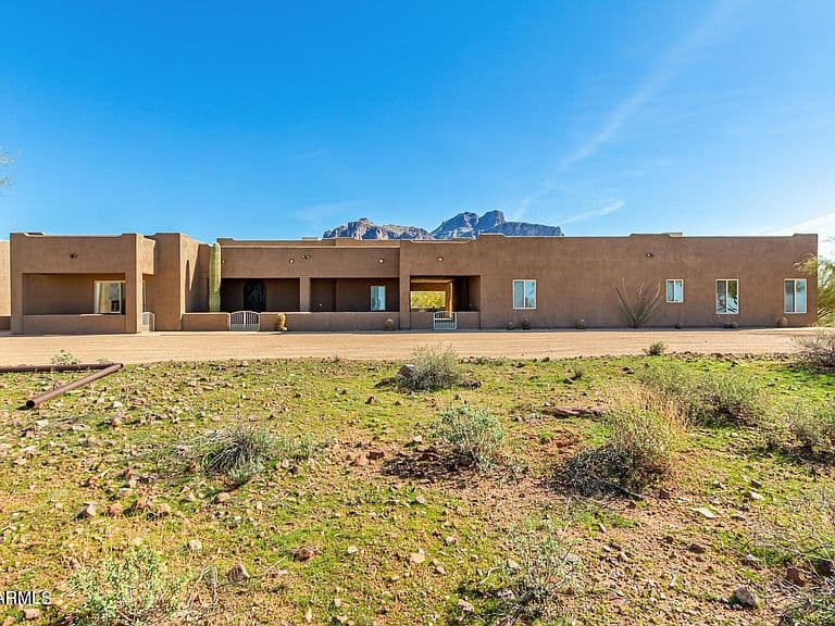 3285 N MOUNTAIN VIEW Road photo 4