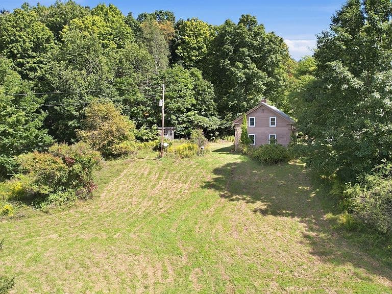 674 Dunbar Road photo 2