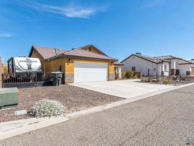 27226 Mesquite Ave photo 2