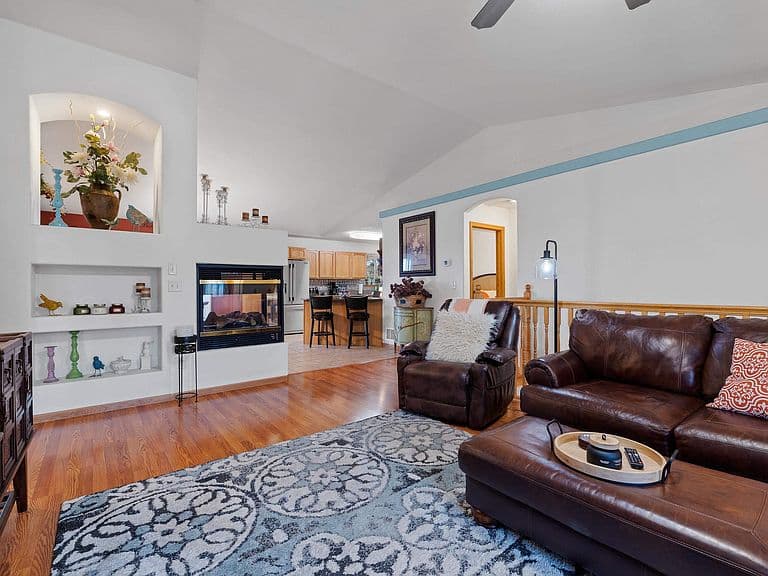 6814 Sahalee Dr photo 4