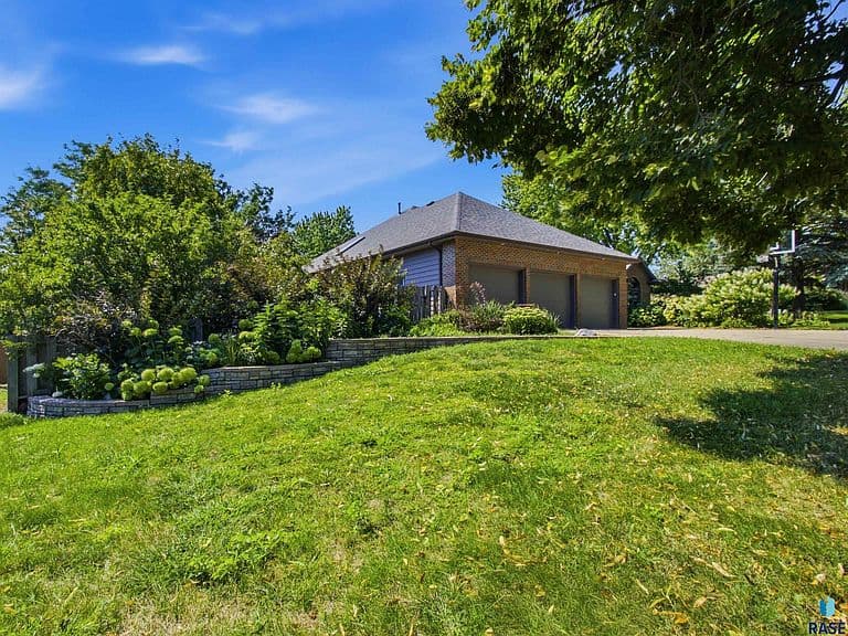 1001 E Ridge Rd photo 4