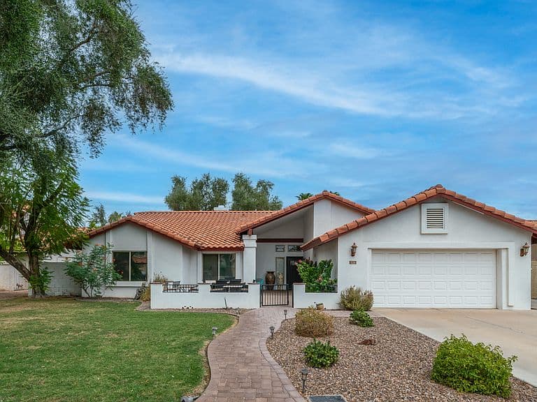 1338 E SUNBURST Lane photo 1
