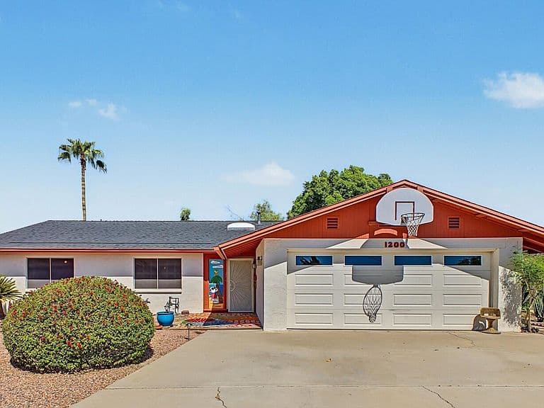 1200 W LAREDO Street photo 1