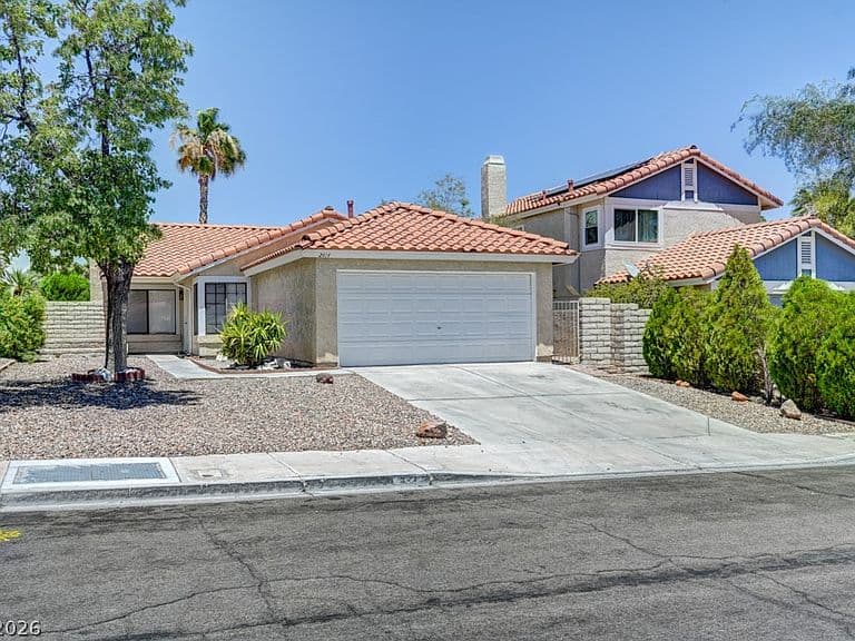 2414 Muirfield Ave photo 1