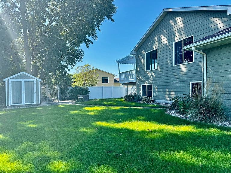1104 Yorktown Dr photo 4
