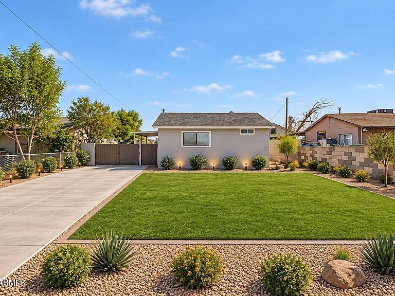 2425 W PAPAGO Street photo 3