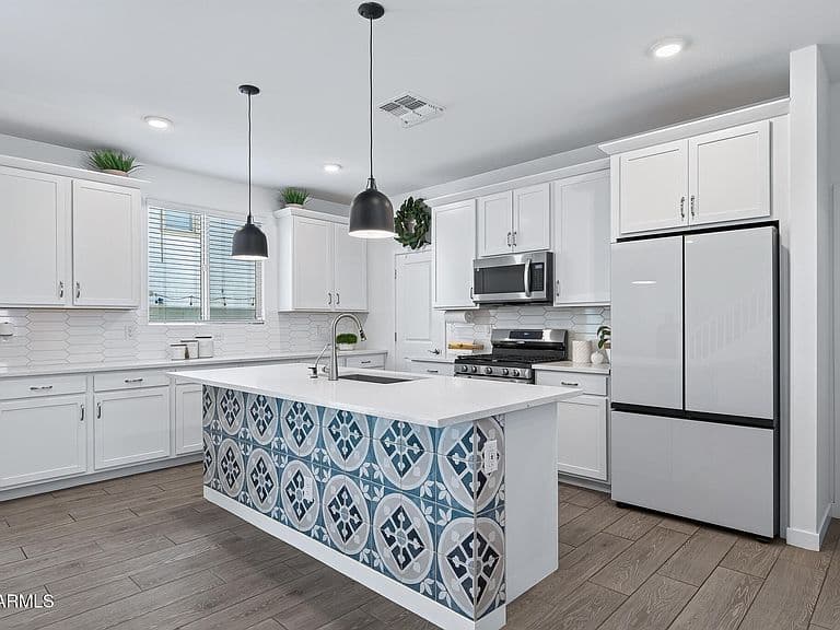 18178 W RAVEN Road photo 1