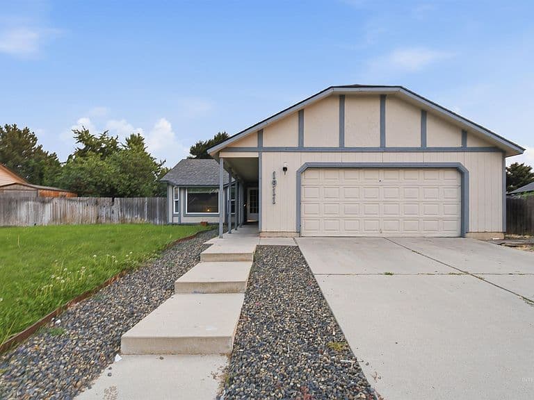 1911 W Tracy Ct photo 1