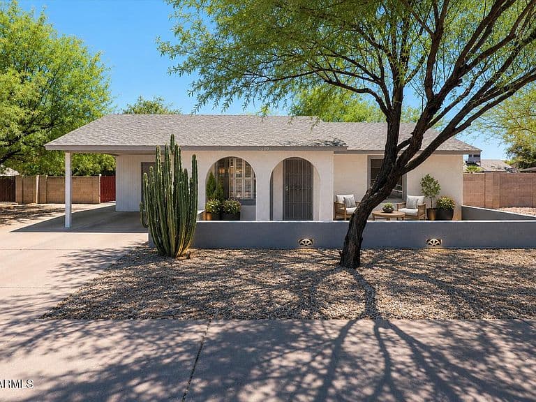 1609 W ESTRELLA Drive photo 2