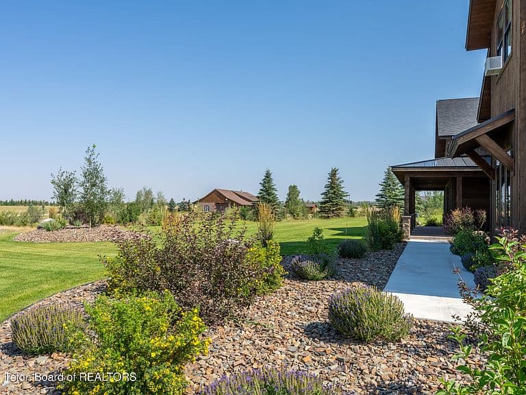 1155 Stillwater Loop photo 4