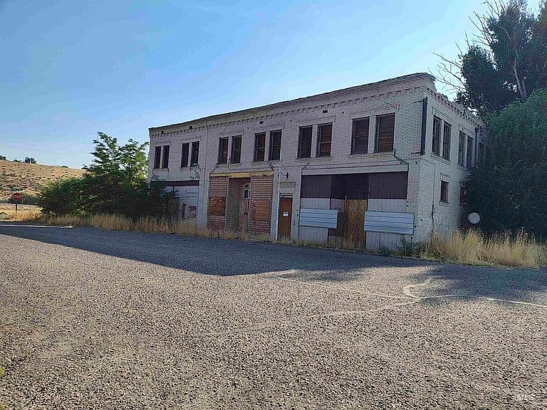 4145 N Meridian St photo 2