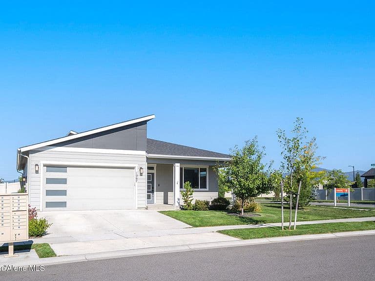 1067 E Percival Ln photo 2