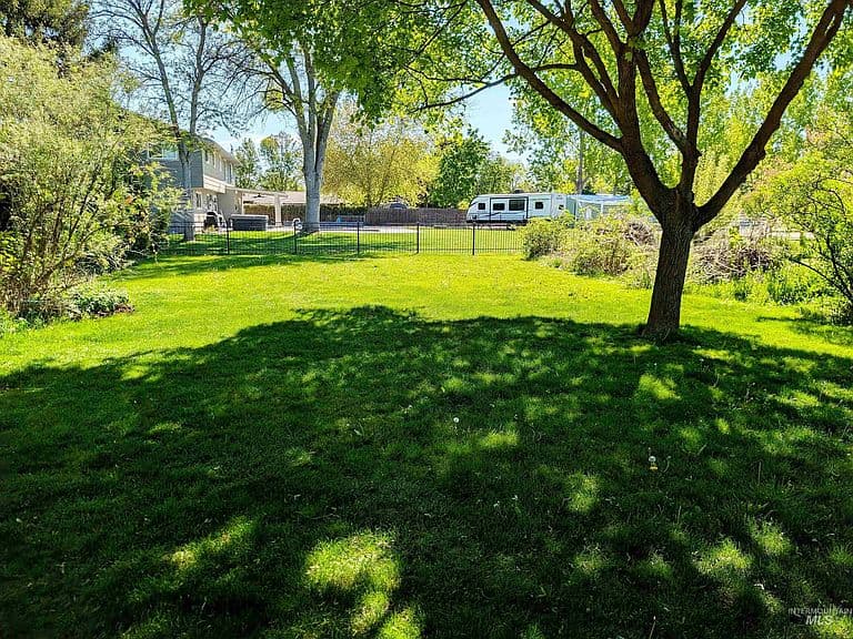 10883 W Reutzel Dr photo 4