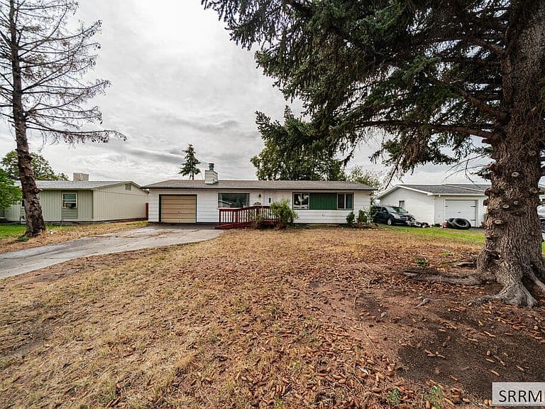 2418 Stace Cir photo 1