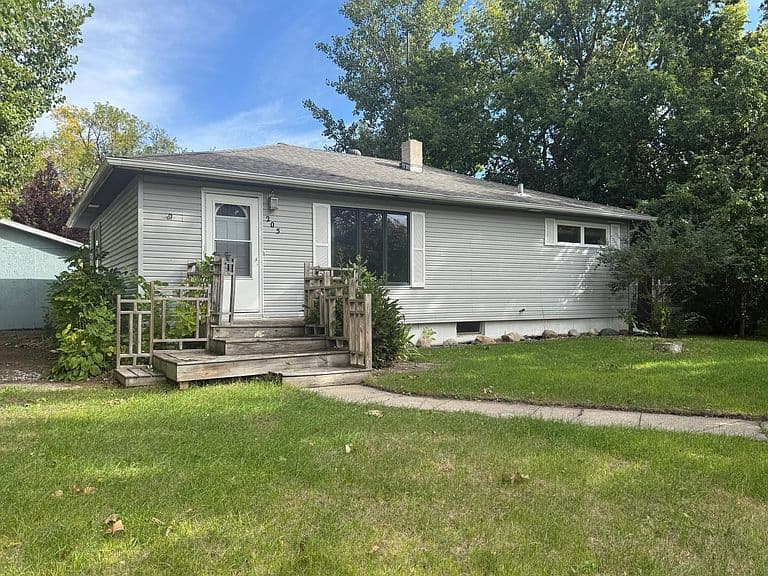 205 2nd St photo 1