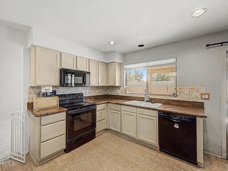 10405 W PRIMROSE Drive photo 4