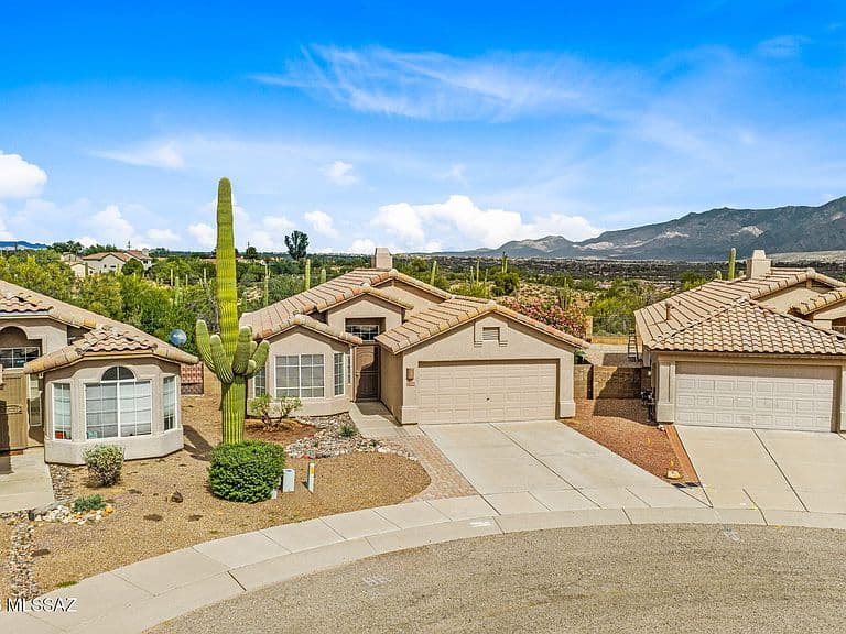 2566 W Bluffs Peak Ct photo 5