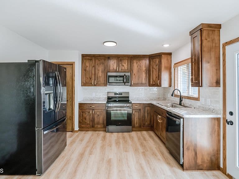 1230 Michigan Ave photo 4
