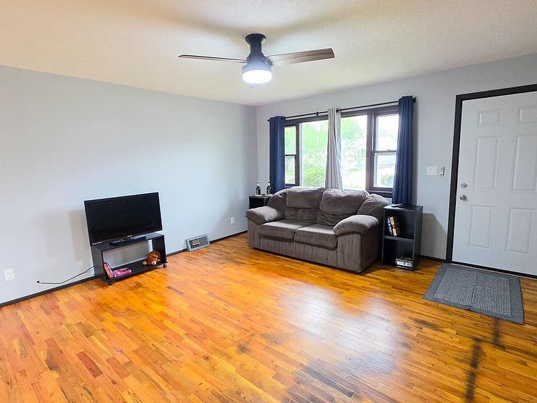 2118 Oak Ave photo 3