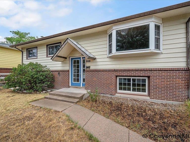 808 Gardenia Dr photo 4