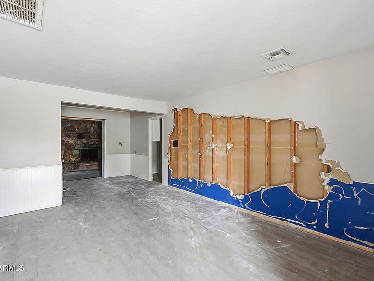 1723 W CHERYL Drive photo 4